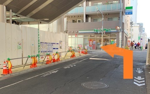 左手は工事中です